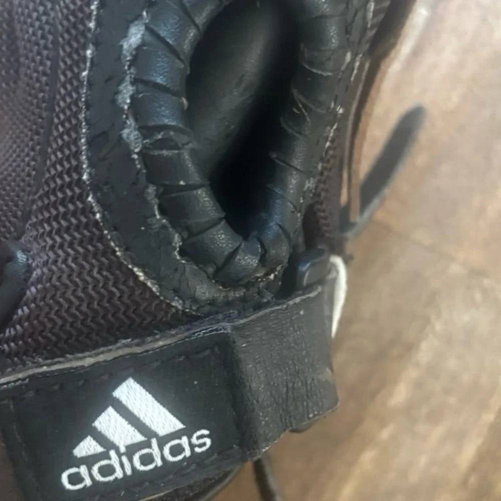 Adidas 9.5